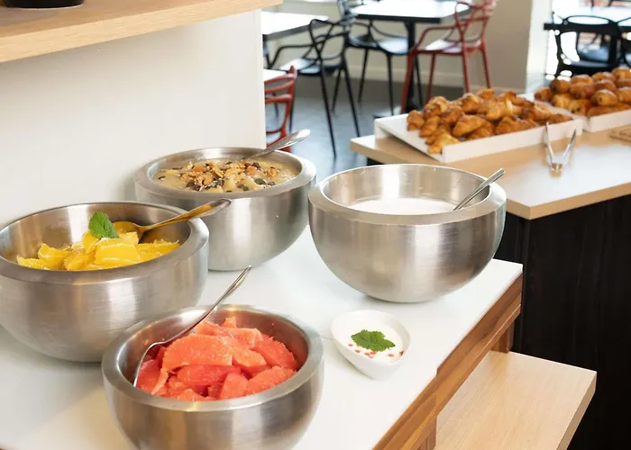 索米尔火车站中心宜必思尚品酒店 3*