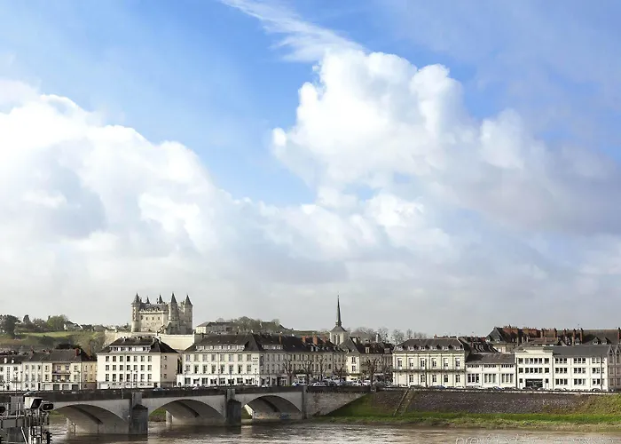 索米尔火车站中心宜必思尚品酒店 索米尔